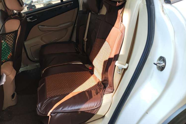 Used Zotye Domy X5 2017 Upgraded Model 1.5T Manual Luxury Version Left Rear Seat