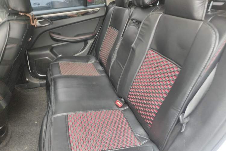 Used Zotye Domy X5 2017 Upgraded Model 1.5T Manual Luxury Edition Left Rear Seat
