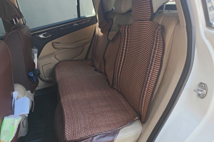 Used Zotye Domy X5 2017 Upgraded Model 1.5T Manual Luxury Version Left Rear Seat