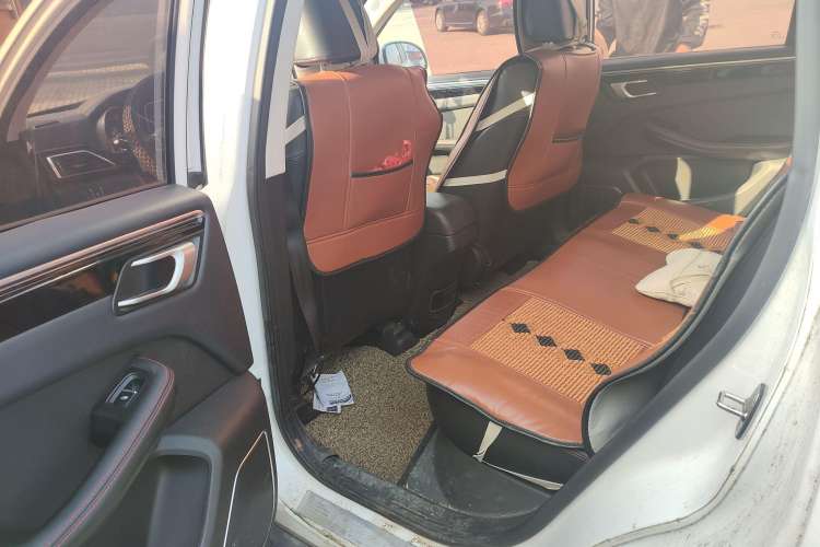 Used Zotye Domy X5 2017 Upgraded Model 1.5T CVT ZhiXian Edition Left Rear Seat