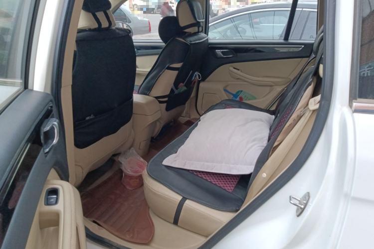 Used Zotye Domy X5 2017 Upgraded Model 1.5T Manual Luxury Version Left Rear Seat