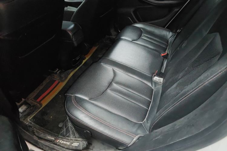 Used Zotye Domy X5 2017 Upgraded Model 1.5T CVT ZhiXian Edition Left Rear Seat