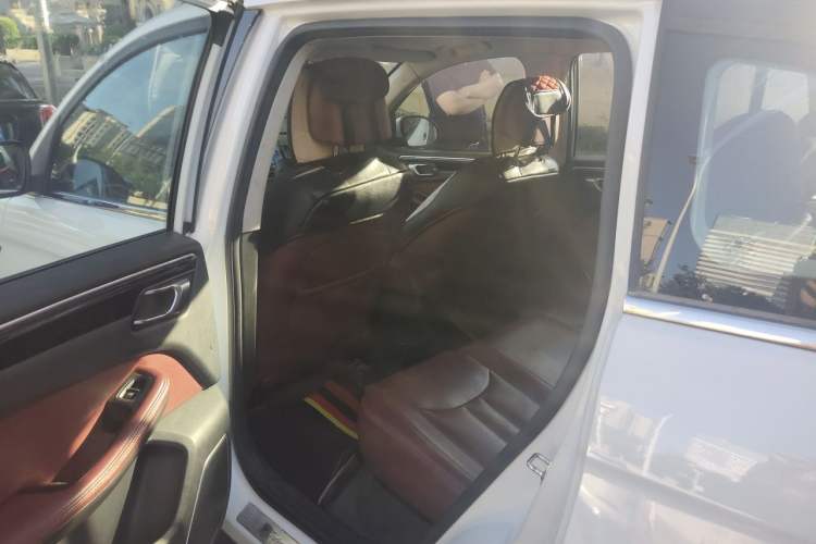Used Zotye Domy X5 2017 Upgraded Model 1.5T CVT ZhiXian Edition Left Rear Seat