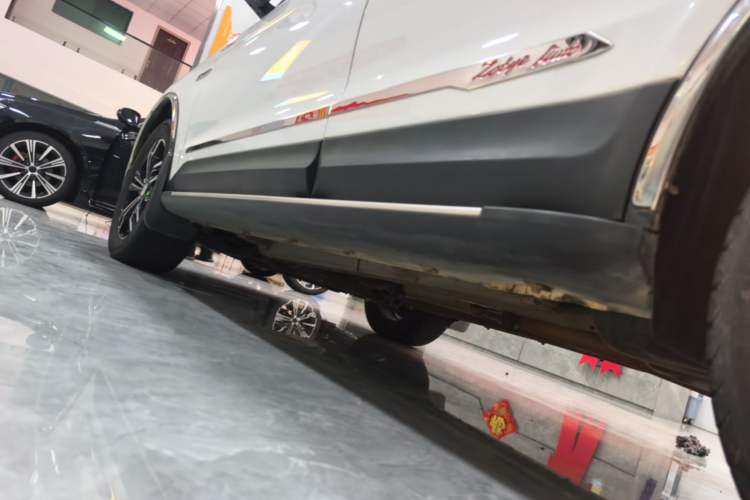 Used Zotye Domy X5 2017 Upgraded Model 1.5T CVT Governor Edition Left Side Sill