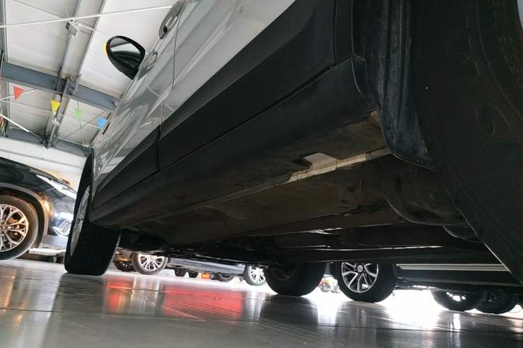 Used Zotye Domy X5 2017 Value Edition 1.6L Manual Comfort Model Left Side Sill