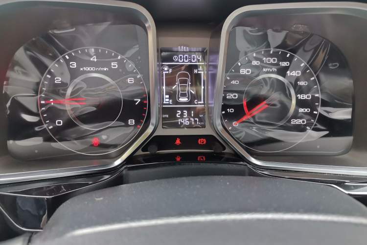 Used Zotye Domy X5 2017 Value Edition 1.6L Manual Fashion Model Odometer Close Up