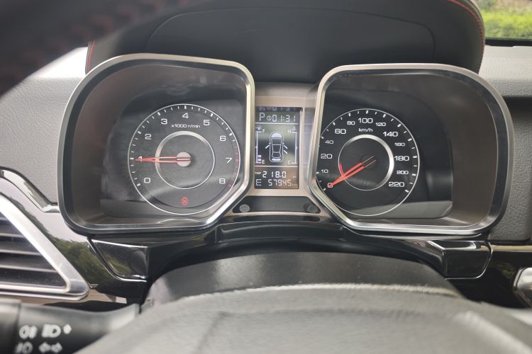 Used Zotye Domy X5 2017 Upgraded Model 1.5T CVT ZhiXian Edition Odometer Close Up
