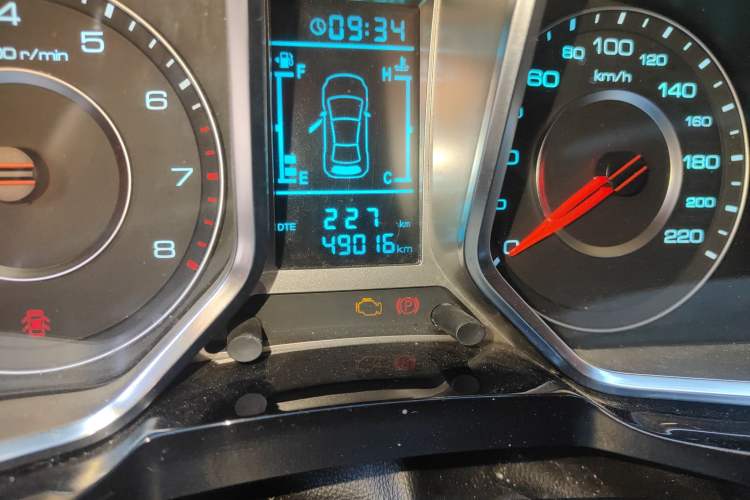 Used Zotye Domy X5 2017 Upgraded Model 1.5T Manual Luxury Version Odometer Close Up
