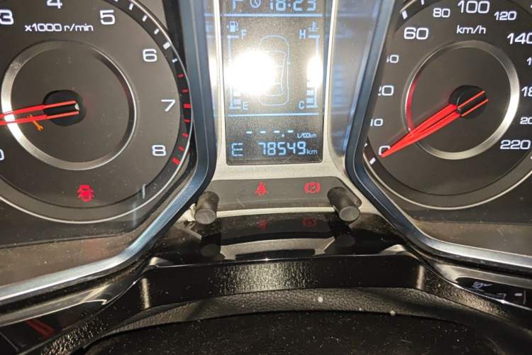 Used Zotye Domy X5 2017 Upgraded Model 1.5T CVT ZhiXian Edition Odometer Close Up