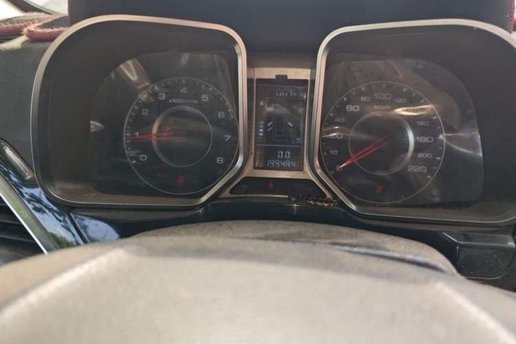 Used Zotye Domy X5 2017 Platinum Edition 1.5T Manual Luxury Model Odometer Close Up