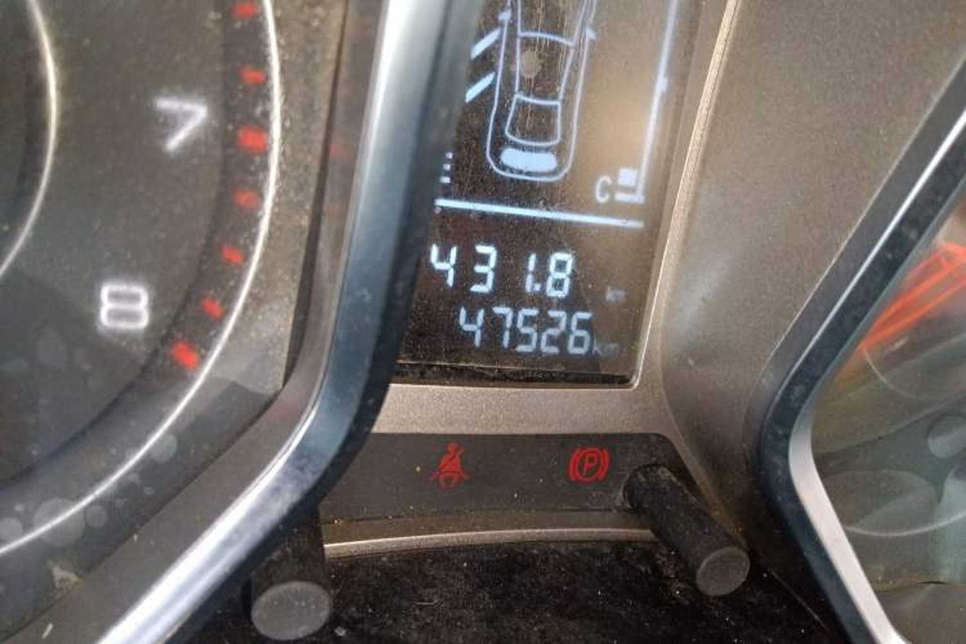 Used Zotye Domy X5 2017 Value Edition 1.6L Manual Fashion Model Odometer Close Up