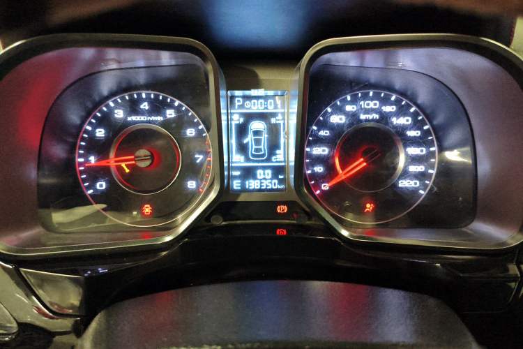 Used Zotye Domy X5 2017 Upgraded Model 1.5T CVT ZhiXian Edition Odometer Close Up