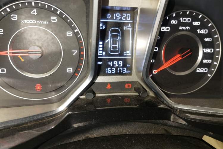 Used Zotye Domy X5 2017 Value Edition 1.6L Manual Fashion Model Odometer Close Up