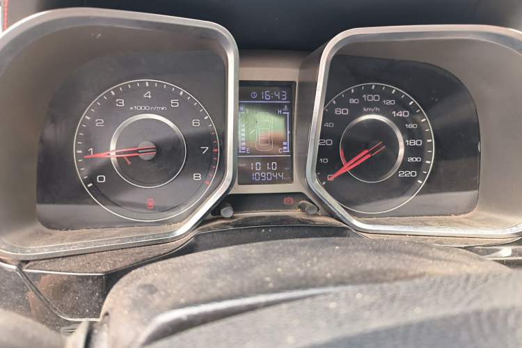 Used Zotye Domy X5 2017 Upgraded Model 1.5T Manual Luxury Edition Odometer Close Up