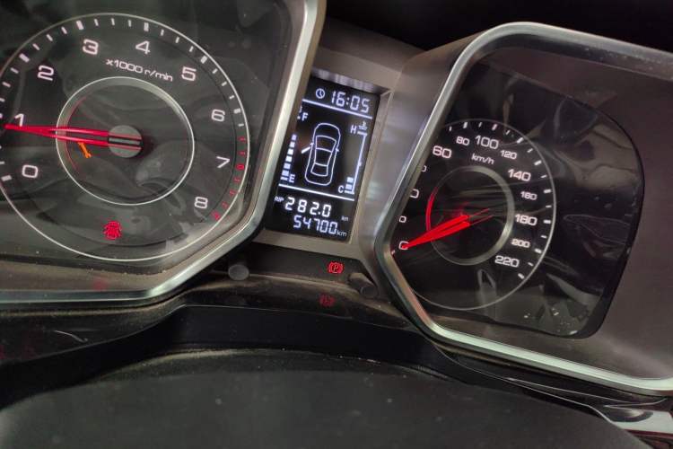 Used Zotye Domy X5 2017 Value Edition 1.6L Manual Fashion Model Odometer Close Up