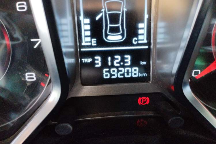 Used Zotye Domy X5 2017 Classic Edition 1.6L Manual Elite Model Odometer Close Up