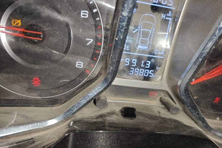 Used Zotye Domy X5 2017 Value Edition 1.6L Manual Fashion Model Odometer Close Up