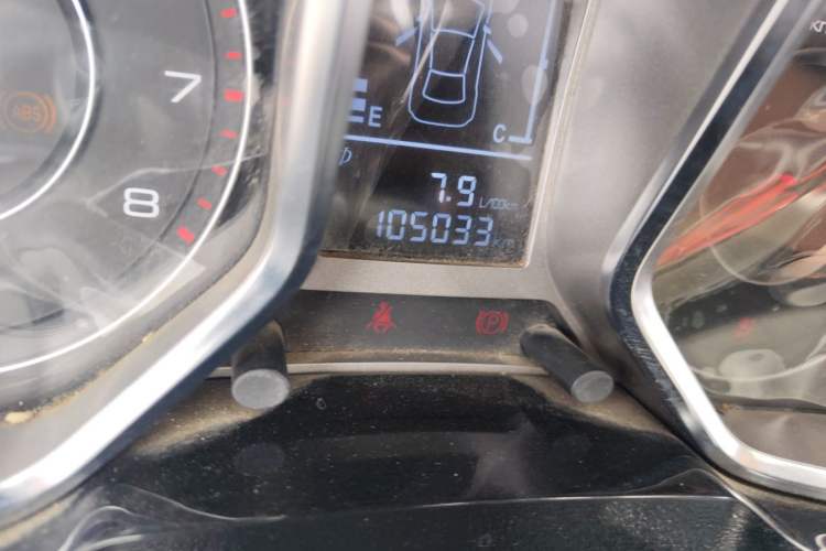 Used Zotye Domy X5 2017 Upgraded Model 1.5T Manual Luxury Edition Odometer Close Up