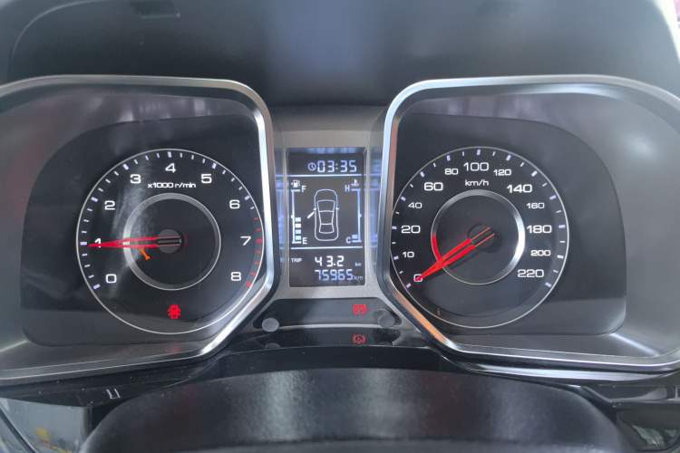 Used Zotye Domy X5 2017 Value Edition 1.6L Manual Fashion Model Odometer Close Up