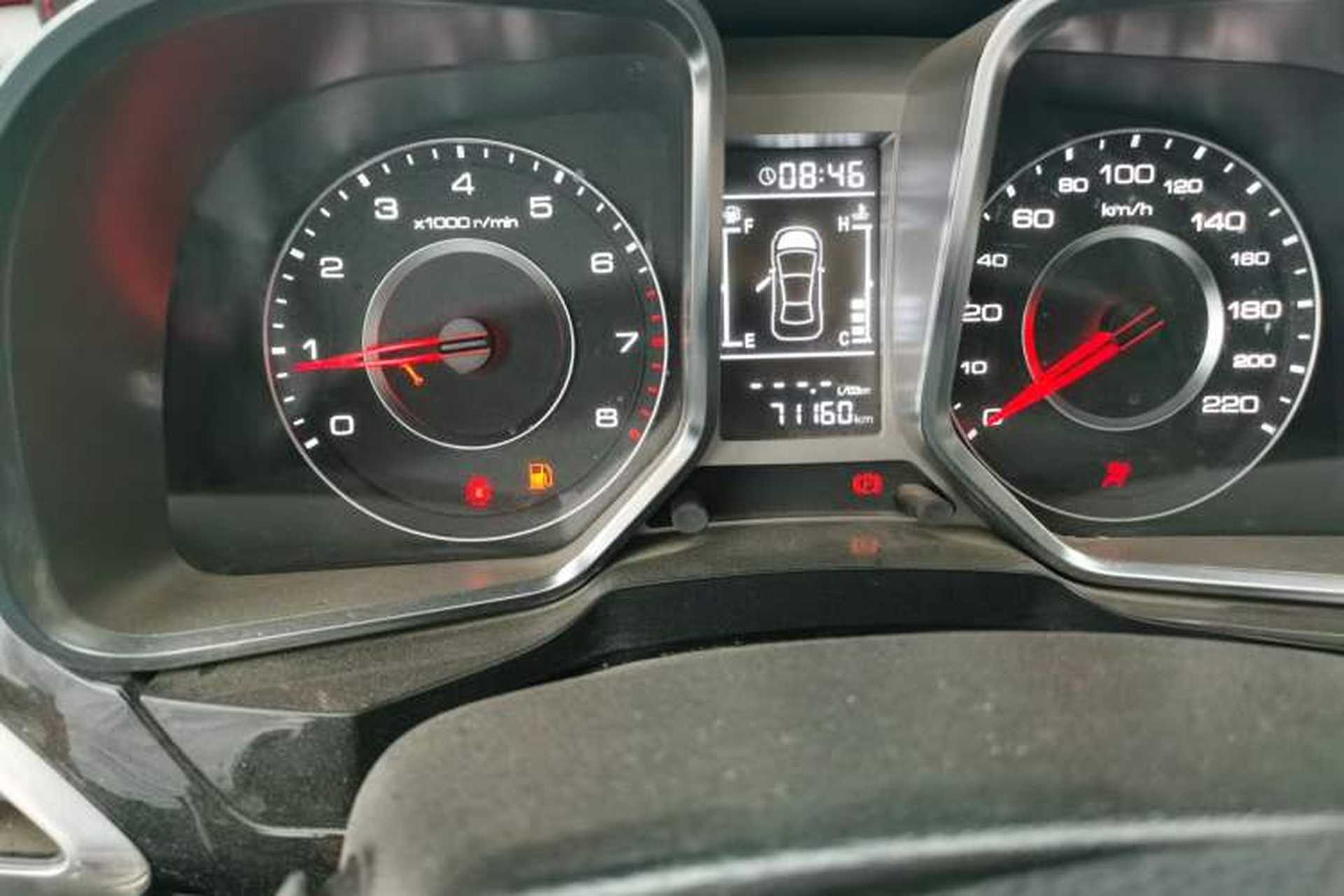 Used Zotye Domy X5 2017 Classic Edition 1.5T Manual Luxury Model Odometer Close Up