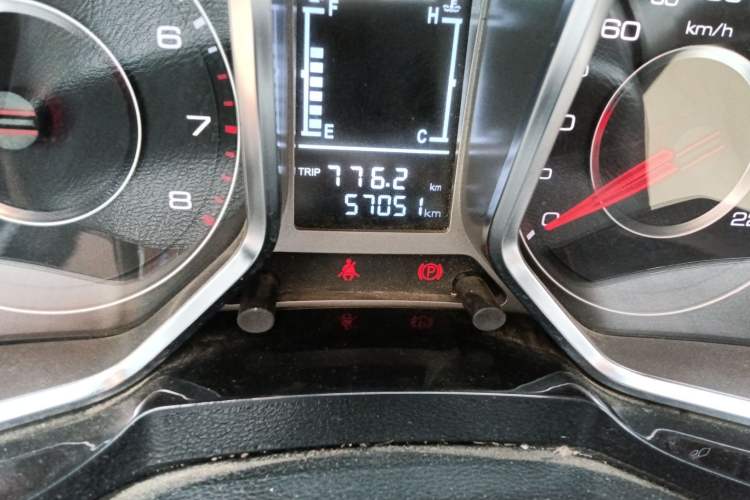 Used Zotye Domy X5 2017 Upgraded Model 1.5T Manual Luxury Version Odometer Close Up