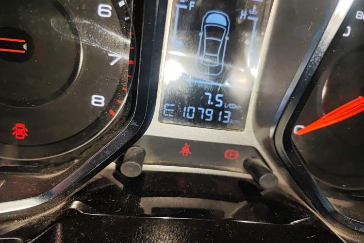 Used Zotye Domy X5 2017 Upgraded Model 1.5T CVT ZhiXian Edition Odometer Close Up