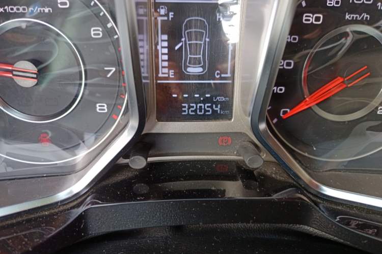 Used Zotye Domy X5 2017 Classic Edition 1.5T Manual Luxury Model Odometer Close Up