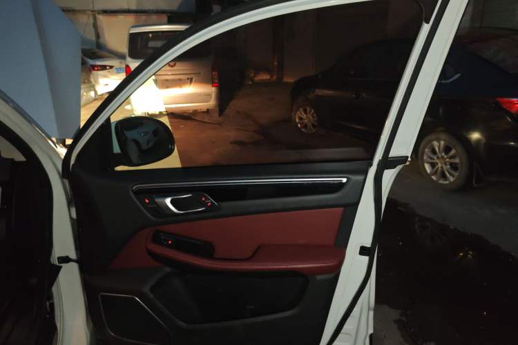 Used Zotye Domy X5 2017 Platinum Edition 1.5T Manual Luxury Model Right Front Door Interior