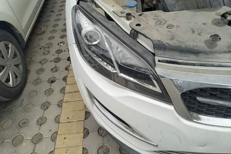 Used Zotye Domy X5 2017 Value Edition 1.6L Manual Comfort Model Right Front Headlight