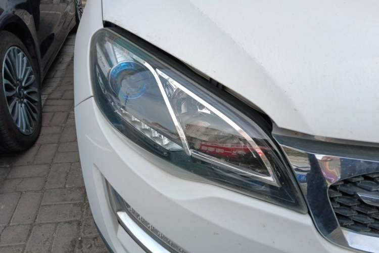 Used Zotye Domy X5 2017 Upgraded Model 1.5T Manual Luxury Version Right Front Headlight