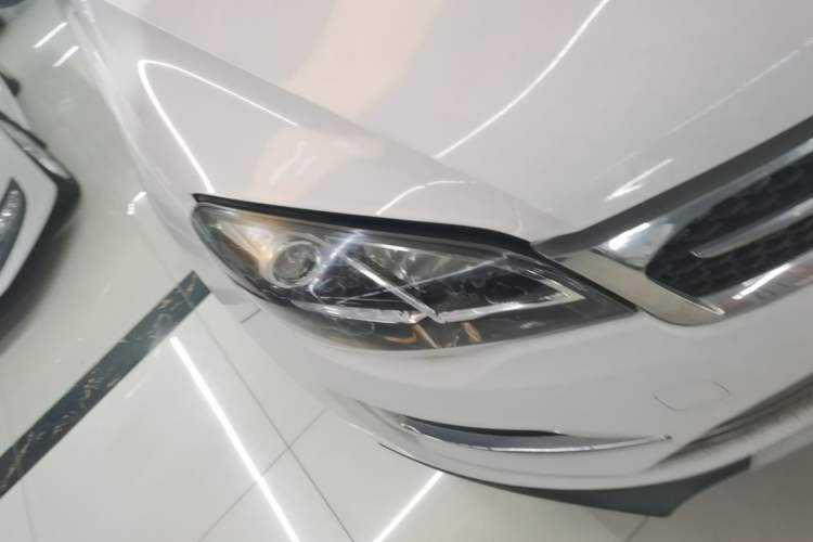 Used Zotye Domy X5 2017 Value Edition 1.6L Manual Comfort Model Right Front Headlight
