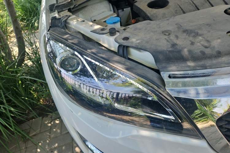 Used Zotye Domy X5 2017 Value Edition 1.6L Manual Comfort Model Right Front Headlight