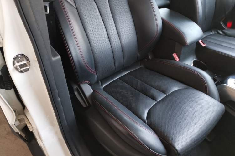 Used Zotye Domy X5 2017 Classic Edition 1.5T CVT Supreme Model Right Front Seat
