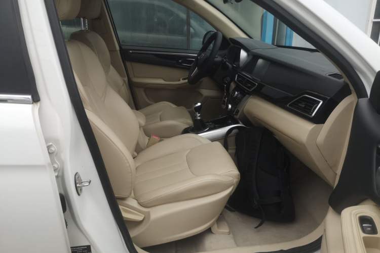 Used Zotye Domy X5 2017 Upgraded Model 1.5T Manual Luxury Version Right Front Seat