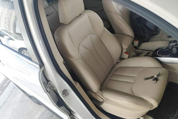 Used Zotye Domy X5 2017 Upgraded Model 1.5T CVT Landlord Edition Right Front Seat