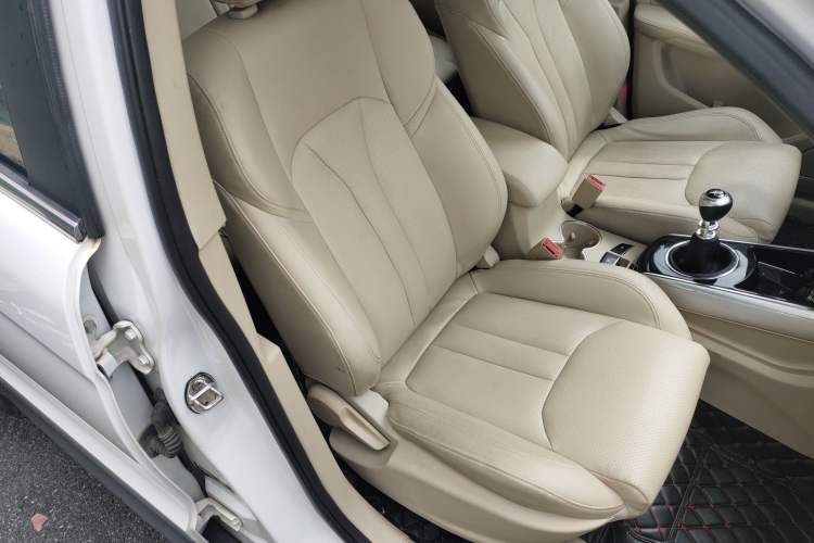 Used Zotye Domy X5 2017 Upgraded Model 1.5T Manual Luxury Version Right Front Seat