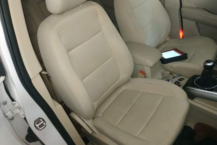 Used Zotye Domy X5 2017 Value Edition 1.6L Manual Comfort Model Right Front Seat
