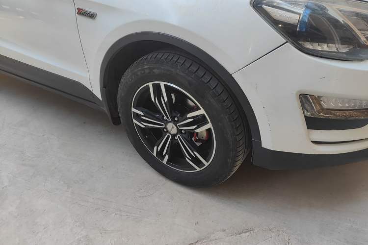 Used Zotye Domy X5 2017 Upgraded Model 1.5T Manual Luxury Version Right Front Wheel Hub