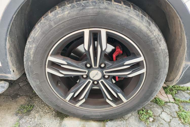 Used Zotye Domy X5 2017 Upgraded Model 1.5T Manual Luxury Version Right Front Wheel Hub