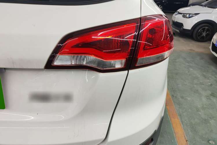 Used Zotye Domy X5 2017 Upgraded Model 1.5T Manual Luxury Edition Right Rear Taillight