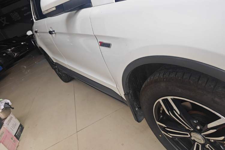 Used Zotye Domy X5 2017 Upgraded Model 1.5T Manual Luxury Edition Right Side Sill
