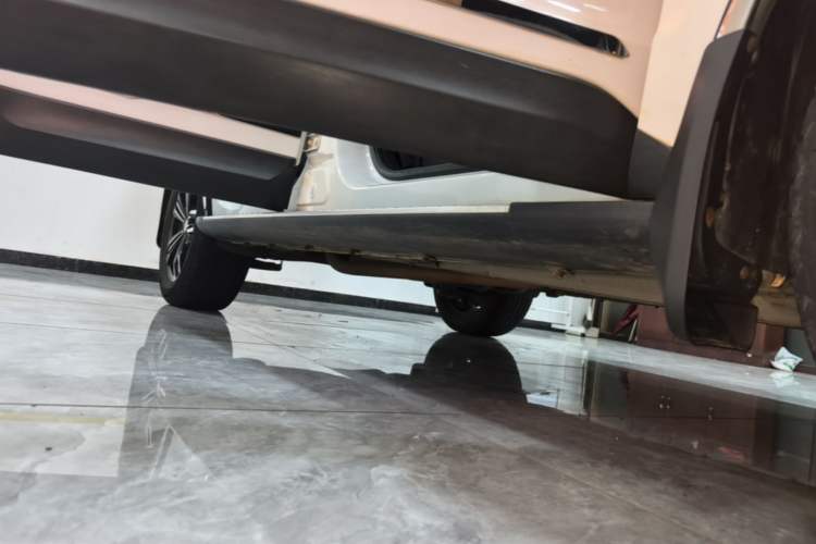 Used Zotye Domy X5 2017 Upgraded Model 1.5T CVT Governor Edition Right Side Sill