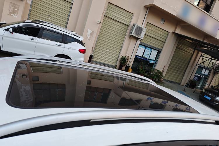 Used Zotye Domy X5 2017 Platinum Edition 1.5T Manual Luxury Model Roof