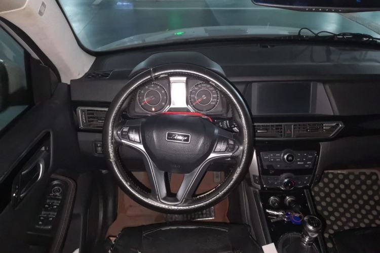 Used Zotye Domy X5 2017 Upgraded Model 1.5T Manual Luxury Edition Steering Wheel