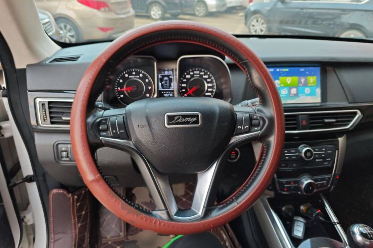 Used Zotye Domy X5 2017 Platinum Edition 1.5T Manual Luxury Model Steering Wheel