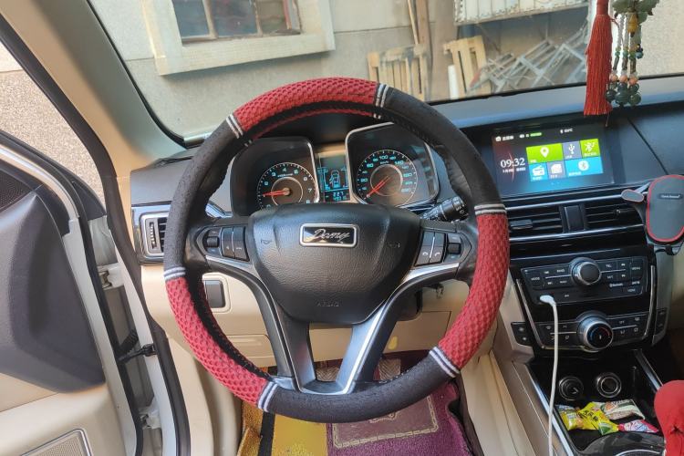 Used Zotye Domy X5 2017 Upgraded Model 1.5T Manual Luxury Version Steering Wheel
