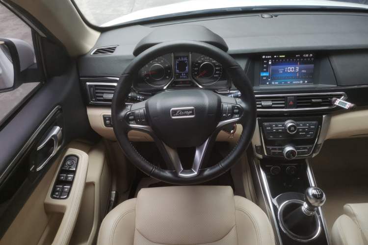 Used Zotye Domy X5 2017 Upgraded Model 1.5T Manual Luxury Version Steering Wheel