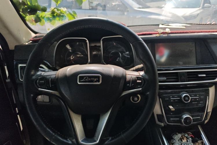 Used Zotye Domy X5 2017 Platinum Edition 1.5T Manual Luxury Model Steering Wheel