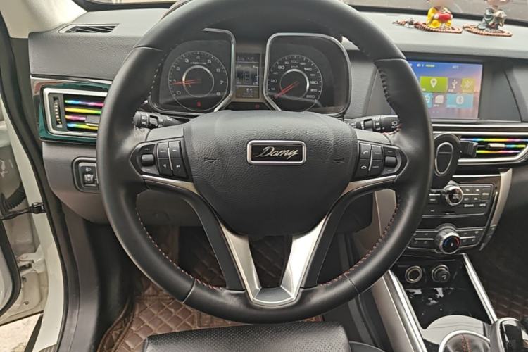 Used Zotye Domy X5 2017 Classic Edition 1.5T CVT Supreme Model Steering Wheel