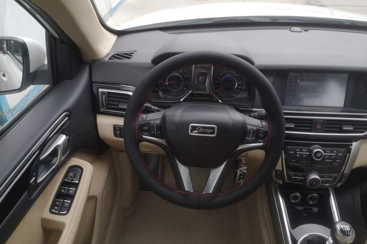 Used Zotye Domy X5 2017 Upgraded Model 1.5T Manual Luxury Version Steering Wheel